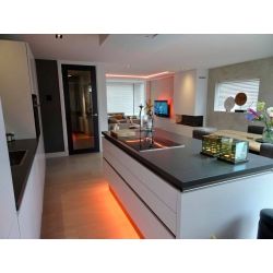 Totaal gerenoveerde hoekwoning Volendam