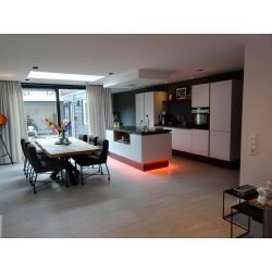 Totaal gerenoveerde hoekwoning Volendam